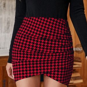 Skirt color Red Size L
